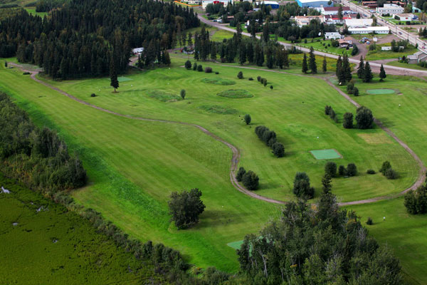 Fort Simpson boasts one of the North's greenest golf courses. Photo George Fischer/NWT Tourism