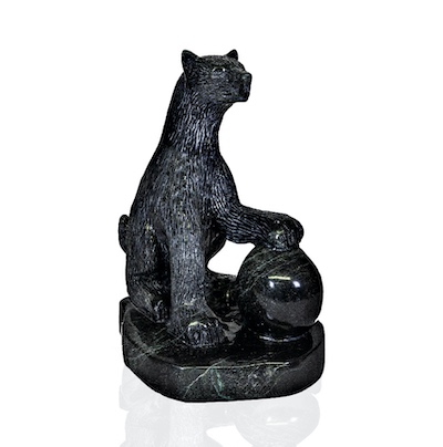 GOLDEN GLOVE (Carver: Kellypalik Etidloie) The best goalkeeper plays a vital role in protecting their team, and like the Inuit dog also shows loyalty, bravery and intelligence.