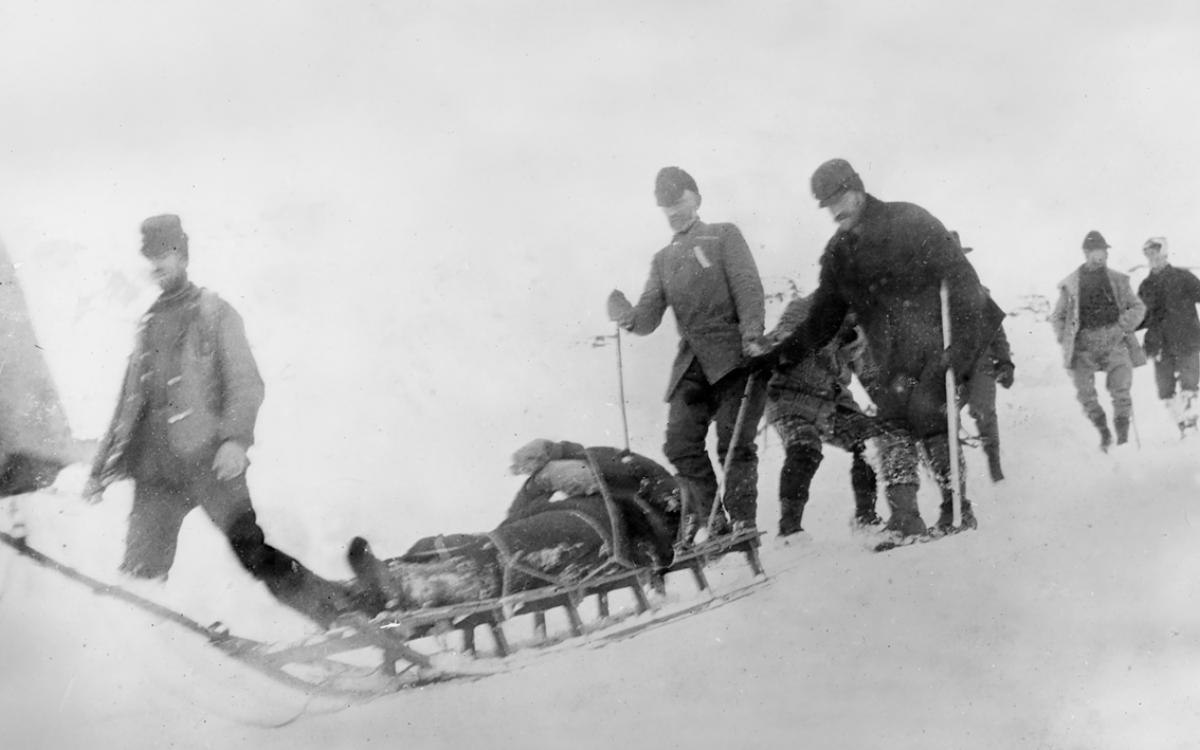 Bringing out the dead: hauling bodies by sled from the summit of the pass, April 3, 1898. Yukon Archives, Anton Vogee Fonds, #71