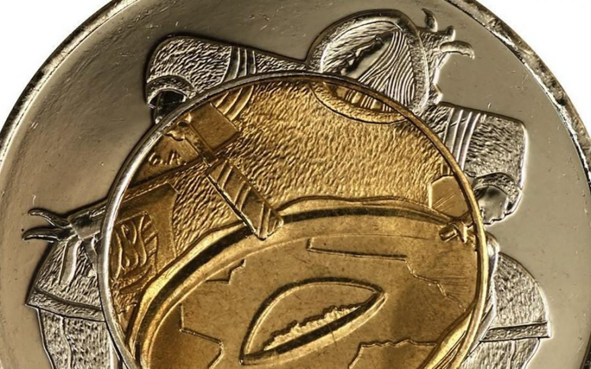 Inuk artist Germaine Arnaktauyok created the illustraition for the Nunavut 1999 coin.